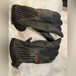 Riding gloves